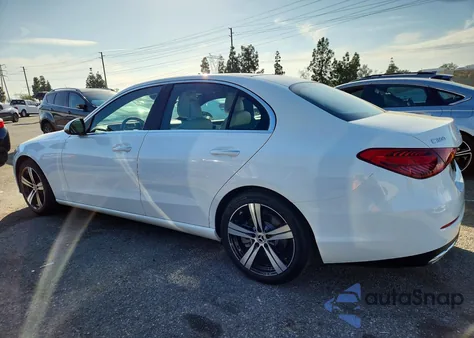 2022 Mercedes-Benz C 300 z USA, uszkodzony, nr VIN W1KAF4GB7NR038738